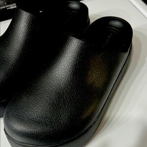 CROCS Black Comfort Clogs